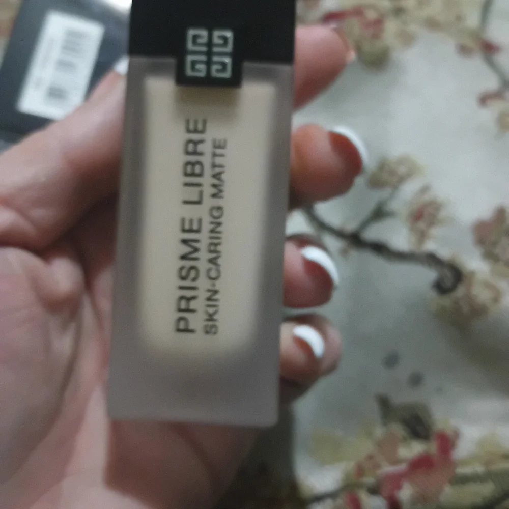 Givrnchy Matte Prisme Libre Skin-Caring Matte Foundation - Cream 1-W100 BNWOB FS